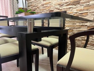 Mesa Comedor Cristal y Sillas Madera