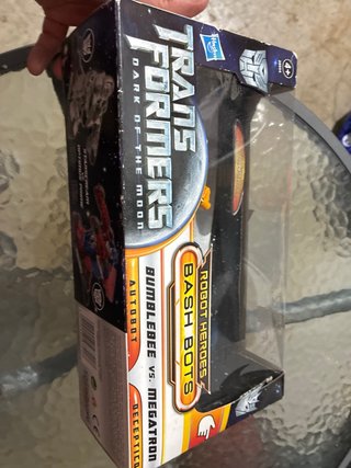 Transformers Robot Heroes Bash Bots: Bumblebee vs M