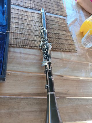 Clarinete con estuche y accesorios