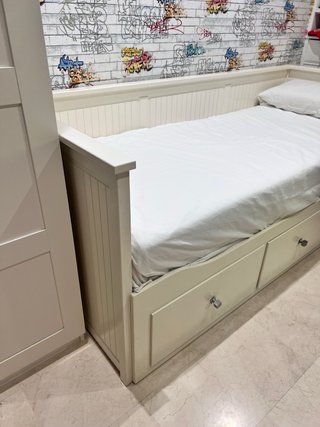 Diván Ikea Blanco Hemmes con dos colchones