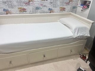Diván Ikea Blanco Hemmes con dos colchones