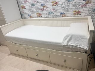 Diván Ikea Blanco Hemmes con dos colchones