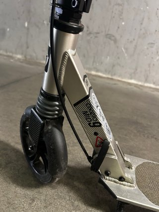 Patinete Decathlon ajustable con freno en manillar