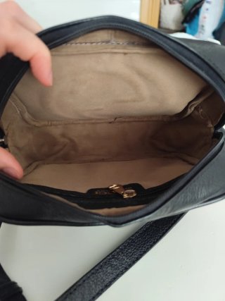 Bolso bandolera negro piel