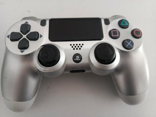 PS4 averiada (PlayStation 4) con mando
