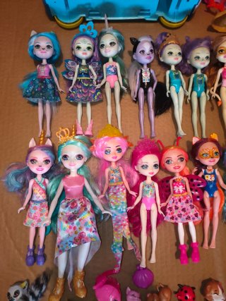 Lote Muñecas Enchantimals y Accesorios