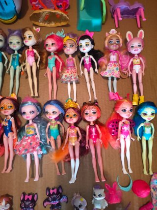 Lote Muñecas Enchantimals y Accesorios