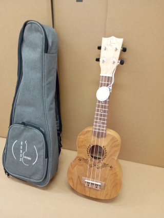 Ukelele Soprano Bones Catalpa + Funda