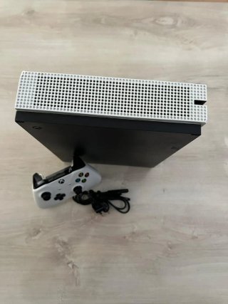 Xbox One S Blanca + Mando