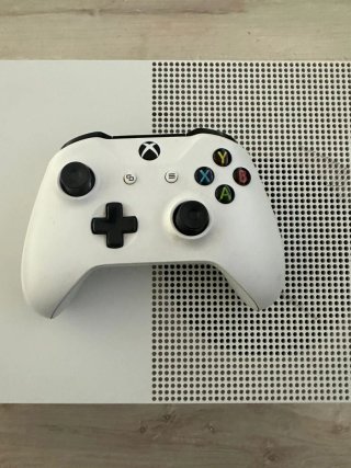 Xbox One S Blanca + Mando