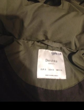 Abrigo acolchado Bershka verde capucha pelo Talla