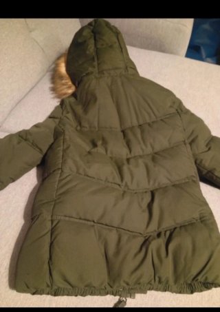 Abrigo acolchado Bershka verde capucha pelo Talla