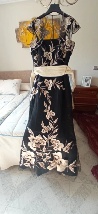 Vestido de fiesta negro y blanco