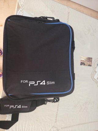 Funda PS4 Slim Negra y Azul
