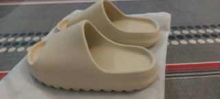 Chanclas Yeezy Adidas Beige
