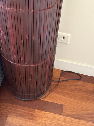 Lámpara de pie de madera estilo bambú