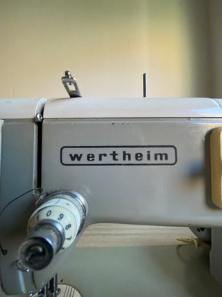 Máquina de coser Wertheim con mueble