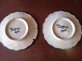 Coppia di piatti in ceramica artigianale Talavera