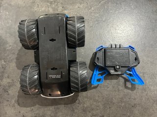 Coche teledirigido Nikko con mando a pilas