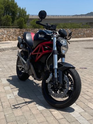 Ducati Monster 696