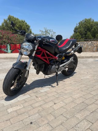 Ducati Monster 696