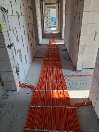 Electricista con grado en Ingeniería Eléctrica