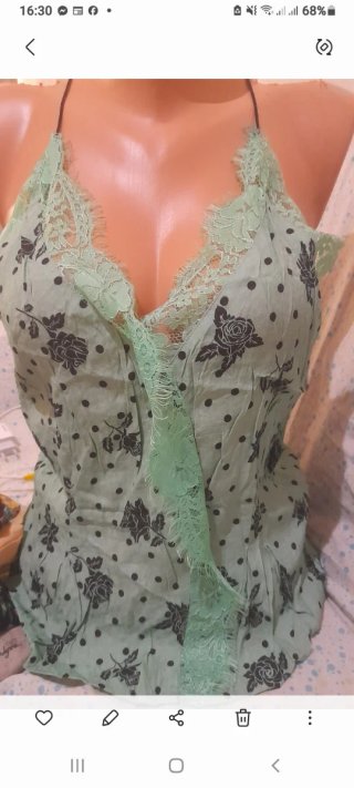 Blusa verde con lunares y flores