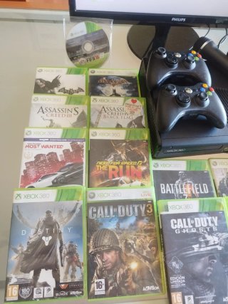 Xbox 360 250GB con 2 mandos y juegos