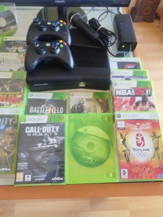 Xbox 360 250GB con 2 mandos y juegos