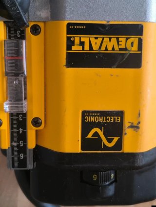 Fresadora DeWALT DW625E