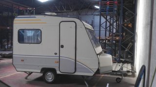 Caravana Adria 3,10m rutera con avance nuevo