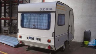 Caravana Adria 3,10m rutera con avance nuevo