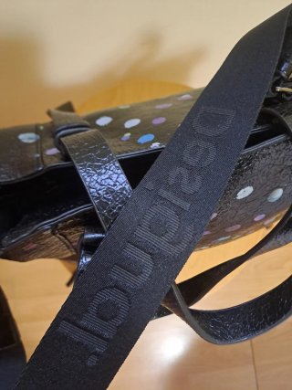 Bolso Desigual negro con lunares de colores