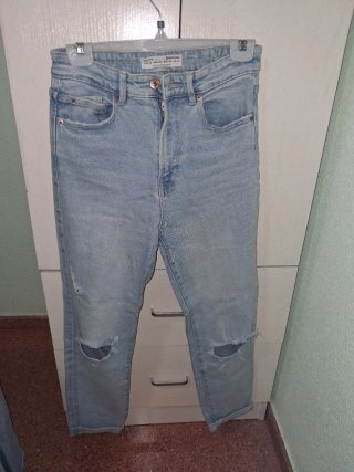 Pantalón vaquero tipo mom