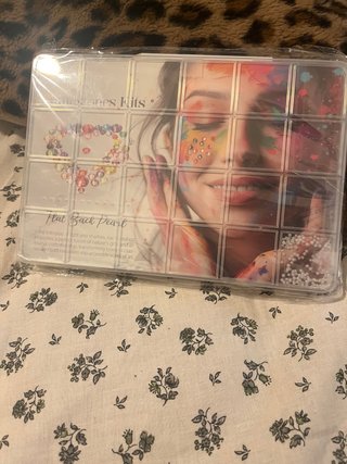 Caja de perlas adhesivas para maquillaje