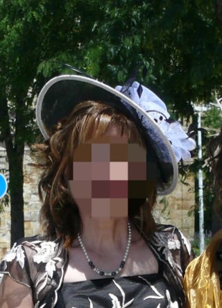 Tocado de fiesta beige y negro