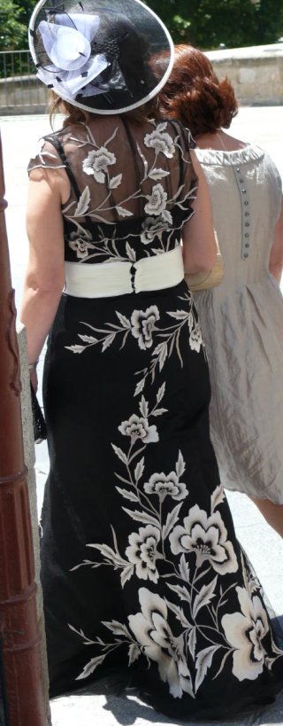Tocado de fiesta beige y negro