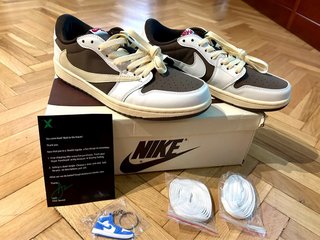 Zapatillas unisex talla 43 NUEVAS Travis Scott