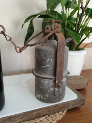 Antiguo carburo o lampara de minero.