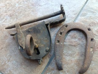 Cerradura Antigua de forja con llave y herrad