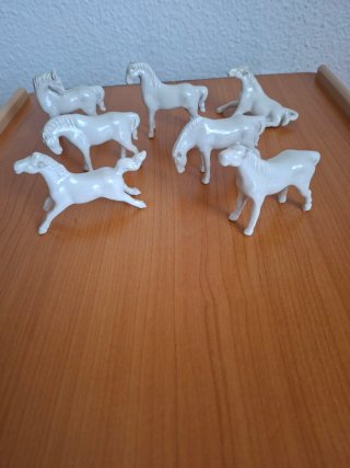 7 Caballos Porcelana Blancos