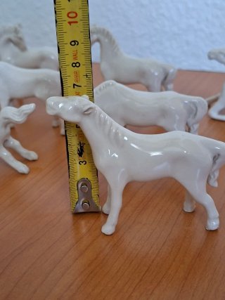 7 Caballos Porcelana Blancos