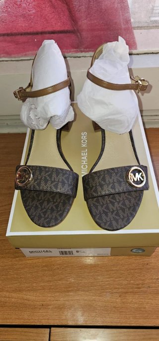 Sandalias Michael Kors Marrón y Dorado