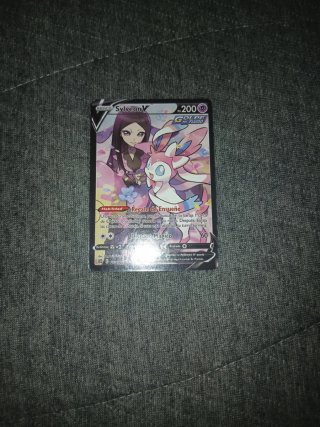 Carta Pokémon Sylveon V Golpe Fluido
