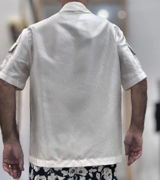 Camisa jacket  blanca de manga corta con bolsillos