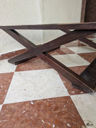 Mesa de centro de madera oscura