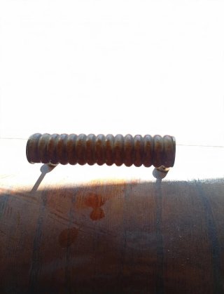 Máquina de coser antigua con tapa