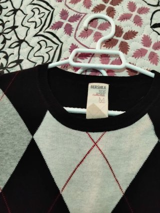 4 vestidos talla m y 2 monos talla m