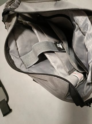 Bandolera INOXTO convertible en mochila gris