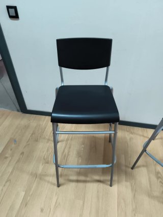 Dos banquetas Ikea STING